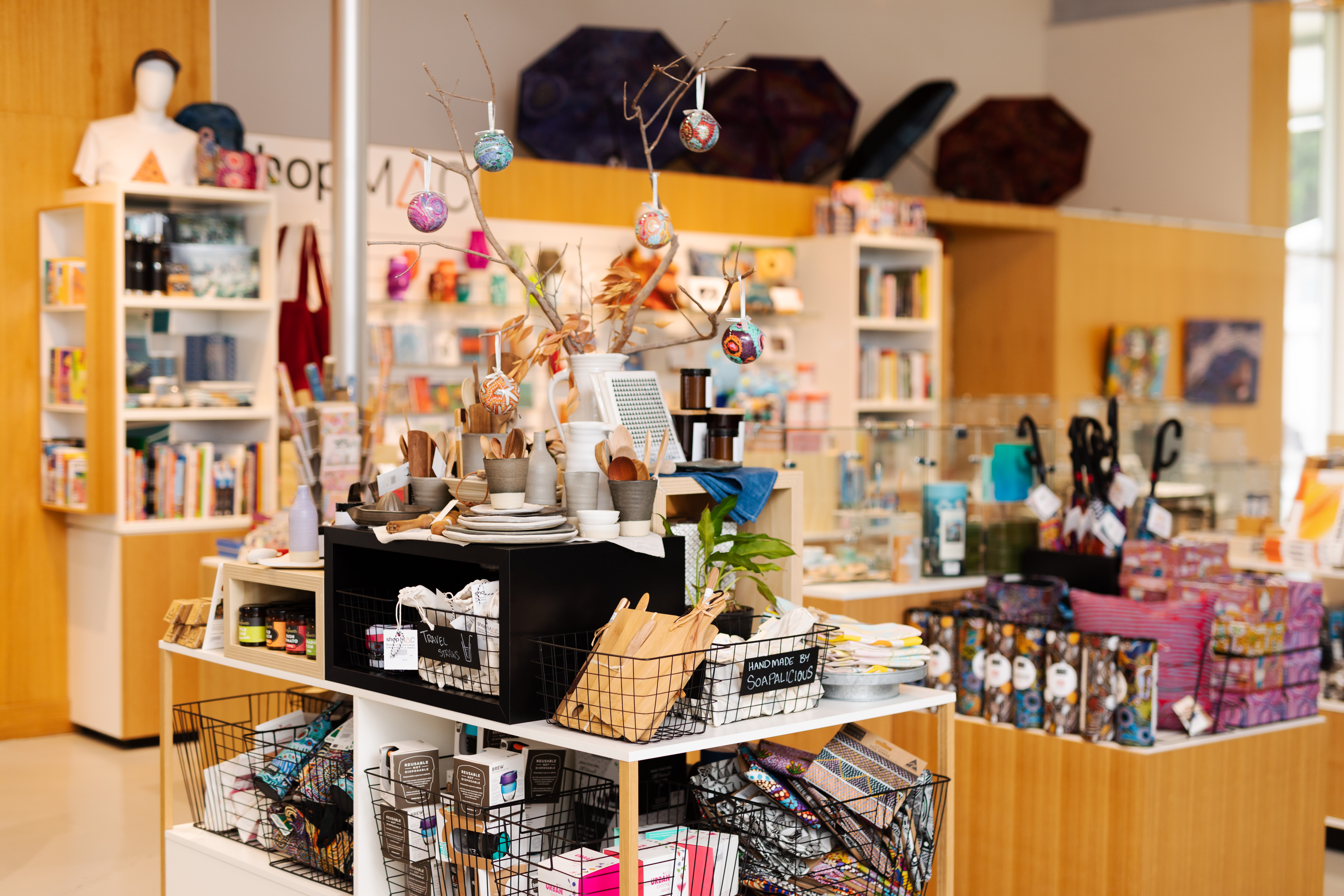 MAC_Shop_67.jpg